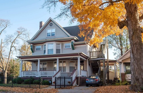 Bloomington House | Work & Stay: Upper 4BR Unit Near Downtown Hub