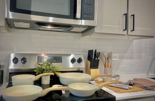 Sherman Apartment | Worker Friendly 1bedroon in an A+ location in Sherman with gym,washer/dryer,pool