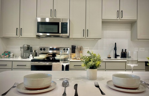 Sherman Apartment | Worker Friendly 1bedroon in an A+ location in Sherman with gym,washer/dryer,pool