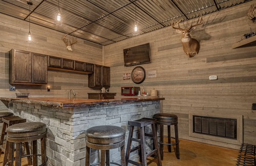 Hughes County Cabin | Working Ranch on 320 acres. Deer, Trails, Buffalo, Ponds, Rams, Views, Can-Ams!!