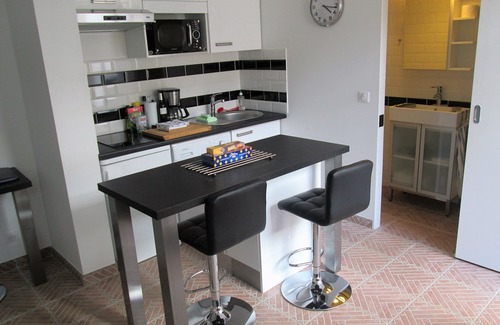 Maisons-Laffitte Hotel | WORKSHOP, independent studio on private courtyard PARIS center 20 minutes by RER A