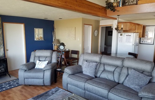 Waldport House | World Class Ocean, Bay, and Bridge Views! Ocean Front on a bluff.