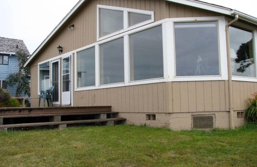 Waldport House | World Class Ocean, Bay, and Bridge Views! Ocean Front on a bluff.