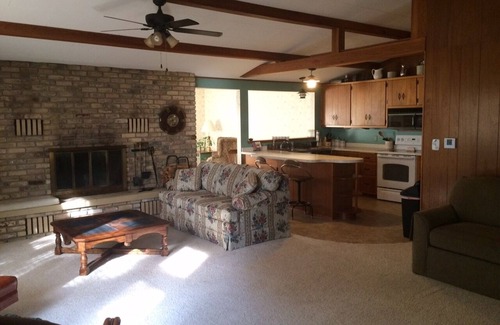 Tomahawk Cottage | World class setting, Cottage on Peninsula surrounded by Lake Nokomis