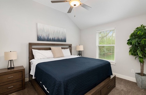 Claycomo House | Worlds of Fun Retreat: 4BR Home K n Q BD Sleeps 10