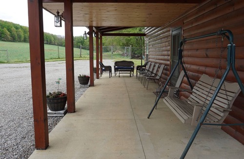 Mohican Township Cabin | Wow! A bathroom in every bedroom. Trophy Hollow Lodge -Mohican's Nature Resort
