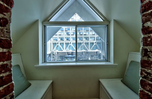 Cap-Blanc Apartment | Wow! Apartment Suites Central To Walk And Enjoy Tourist Attractions
