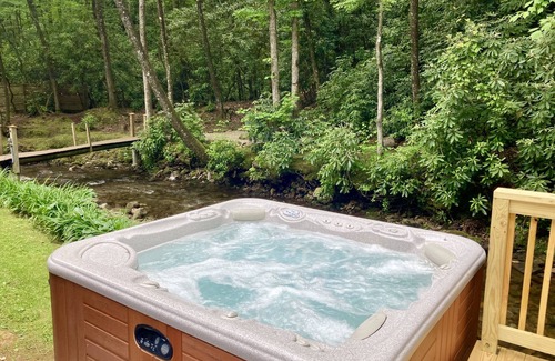 Lake Nantahala Cabin | Wow! Creekside Cabin with Hot Tub, Fire Pit & Starlink High Speed WiFi!