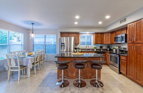 Gilbert House | WOW! Hikers/Bikers/Golfers PARADISE, Pvt Htd POOL, Putt Green, Tesla Charger