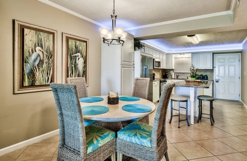 Holiday Isle Condo | WOW! Large 1 BR/1 BA on exclusive Holiday Isle, Destin FL includes Beach Service
