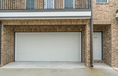 Humble House | Wow! Private Newer 2 Bedroom House - King Bed - 10 mins from IAH Unit C