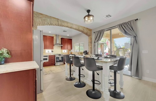 Villages At Queen Creek House | WOW! Queen Creek Heated Pool Home Sleeps 10. 3 King Rooms.