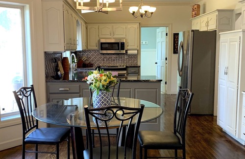 Pauline House | WOW ~ Watch the Sun Set from your Private Balcony ~ Family Gatherings