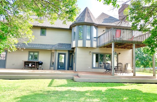 Pauline House | WOW ~ Watch the Sun Set from your Private Balcony ~ Family Gatherings