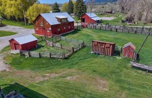 Swan Valley Apartment | Wrangler 2 bedroom cozy cabin with hammock