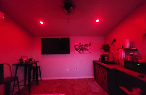 Odessa Cottage | Wranglers Bunkhouse-off I20 & W county Rd WIFI
