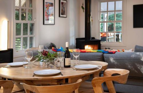 Daylesford House | Wrenwood Cottage- outdoor spa in serene setting