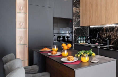 Lodz Apartment | Wróblewskiego Chic Apartment with Garden