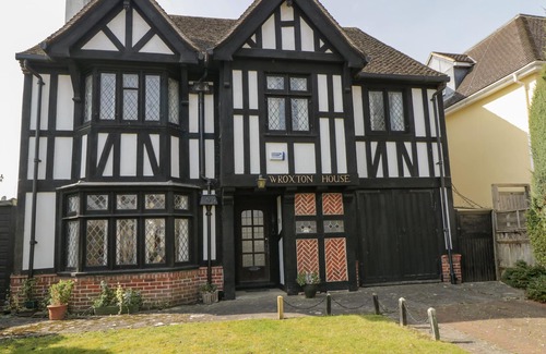 Oxford Cottage | WROXTON HOUSE, pet friendly, character holiday cottage in Oxford