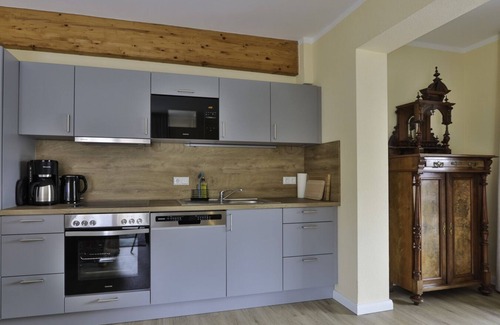 Nienhagen Apartment | Wunderschöne, Modern Ausgestattet 3 Zimmerwohnung mit Terrasse und Loggia Erwartet Sie - Direkt am Wunderschönen "gespensterwald"