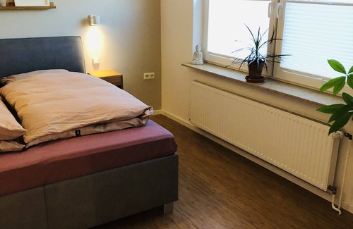 Wiesmoor Apartment | Wunderschöne, Ebenerdige 100qm Wohnung mit Garten im Herzen von Ostfriesland