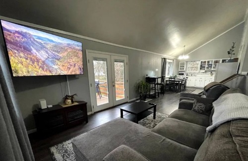 Morgantown House | WVU Football, Ruby Memorial
