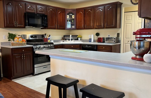 Morgantown House | WVU Mini-Château. Cozy home located next to stadium + hospital-5 min walk.