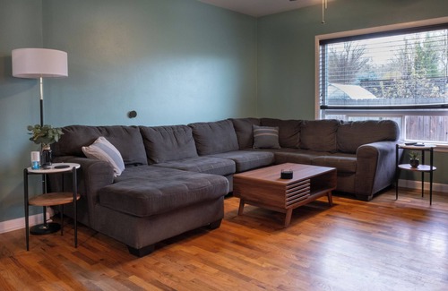 Walla Walla House | WW wine escape—3BR home with AC, patio, full kitchen, grill & cozy charm.