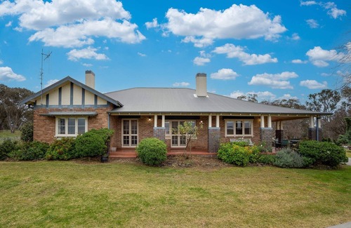 Orange House | 'Wyelba' - Peaceful Countryside Getaway, Sleeps 6
