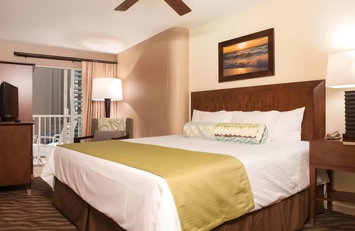 Waikiki Resort | Wyndham at Waikiki Beach Walk - Many Dates Available! - Hosted by Travelscowt