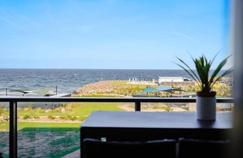 Werribee South Apartment | Wyndham Harbour Luxury Bayside Haven with parking