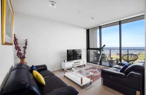 Werribee South Apartment | Wyndham Harbour Luxury Bayside Haven with parking