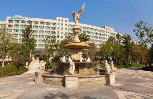 Chengyang Hotel | Wyndham Qingdao l Free Fixed-Time Shuttle Service Between Hotel and Airport & North Railway Station l Outdoor Children's Amusement Park l 1-Hour Play Snooker or Table Tennis