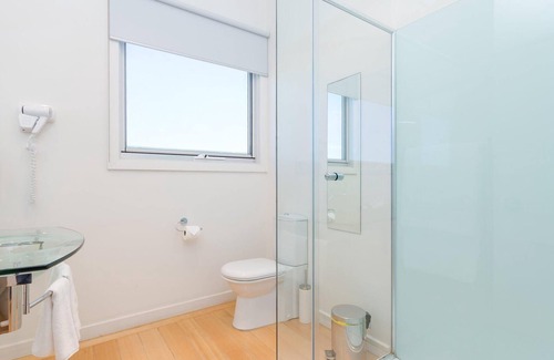 Port Fairy Apartment | Wytonia 2 - Ocean Views From Your Bed