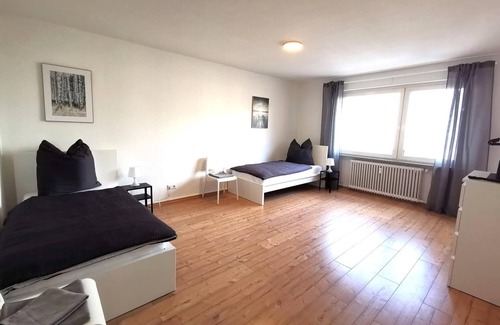 Wetzlar Apartment | Wz02 - 3 Zimmer Ferienwohnung in Wetzlar mit Balkon, 98qm, 3 Schlafzimmer, Max. 7 Personen