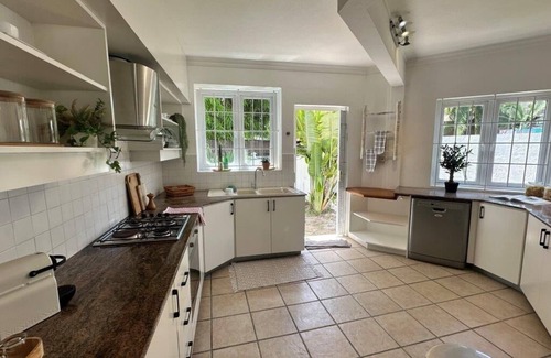 Bain Boeuf Villa | Xanadu Beach 4-Bed Villa, 1-Min Walk to the Beach