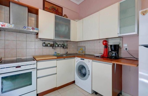 Charilaou Apartment | Xarilaou's Two-Bedroom Treasure in Thessaloniki