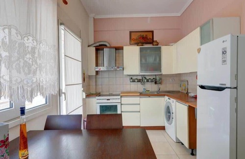 Charilaou Apartment | Xarilaou's Two-Bedroom Treasure in Thessaloniki