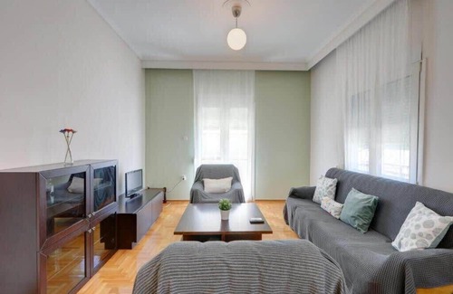 Charilaou Apartment | Xarilaou's Two-Bedroom Treasure in Thessaloniki