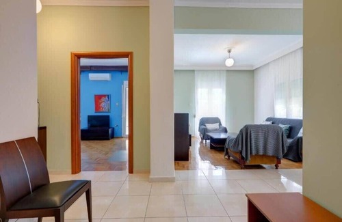 Charilaou Apartment | Xarilaou's Two-Bedroom Treasure in Thessaloniki