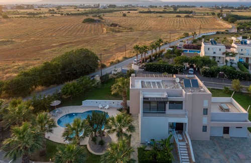 Zipari Villa | XENOS VILLA 2 - LUXURY VILLA WITH PRIVATE SWIMMING POOL, NEAR THE SEA