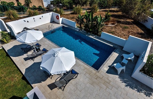 Tingaki Villa | XENOS VILLA 4 - LUXURY VILLA WITH PRIVATE SWIMMING POOL NEAR THE SEA