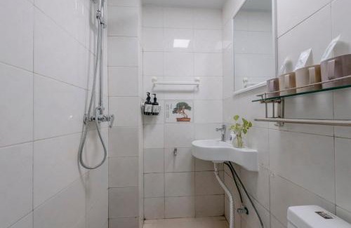 Beilin Apartment | Xi’an Beilin·Xiaozhai· Locals Apartment 00178070