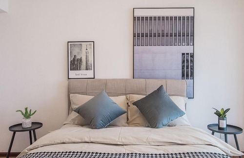 Yanta Qu Apartment | Xi'an Yanta·Xiaozhai· Locals Apartment 00135890