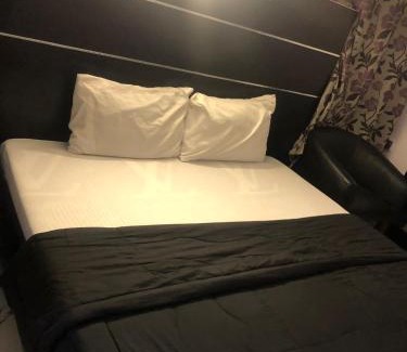Surulere Hotel | Xi Lounge And Suite