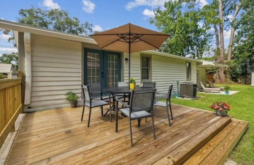 Englewood House | XL family home, Pool, Private 1 acre