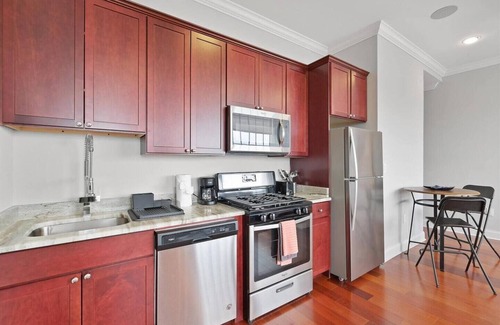North Philadelphia East Apartment | XL Studio - Magnificent Studio w/Rooftop Pool