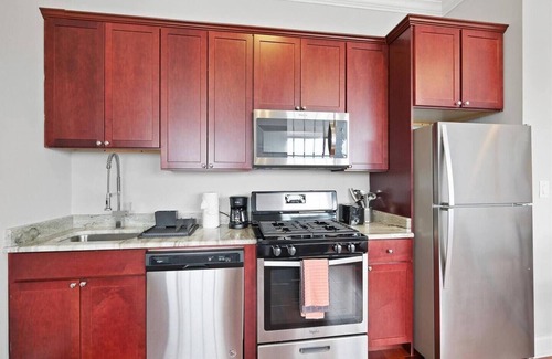 North Philadelphia East Apartment | XL Studio - Magnificent Studio w/Rooftop Pool