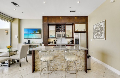 Galveston Condo | XL Terrace, Lazy River, I/O Pools, Game Room, Spa, Beach, Luxury 2/2 Penthouse!
