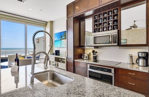 Galveston Condo | XL Terrace, Lazy River, I/O Pools, Game Room, Spa, Beach, Luxury 2/2 Penthouse!